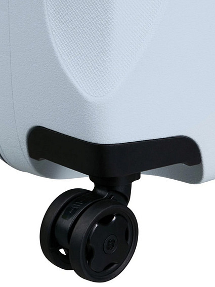Чемодан Samsonite KM0*001 Essens Spinner