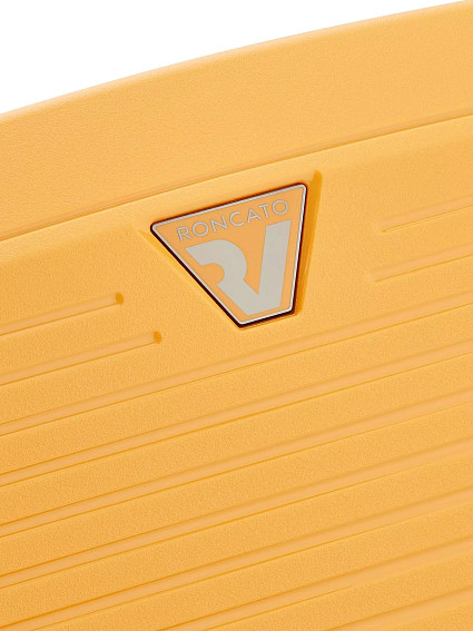 Чемодан Roncato 418402 Arcade Medium Spinner exp. M