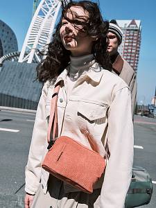 Сумка кросс-боди Mandarina Duck OKT19 Hunter Velvet Medium Velvet Crossbody Bag