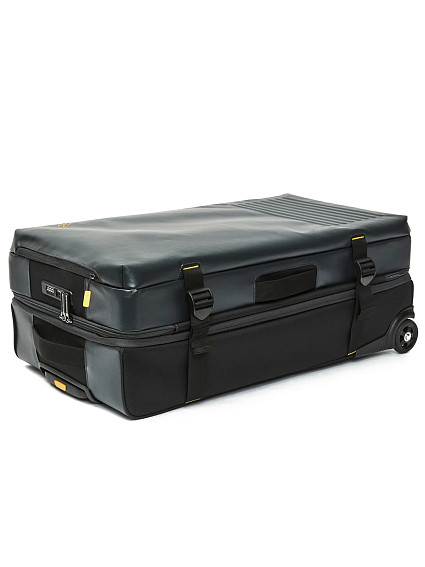 Сумка дорожная на колёсах Mandarina Duck RJV04 Smart Duck Duffle on wheels
